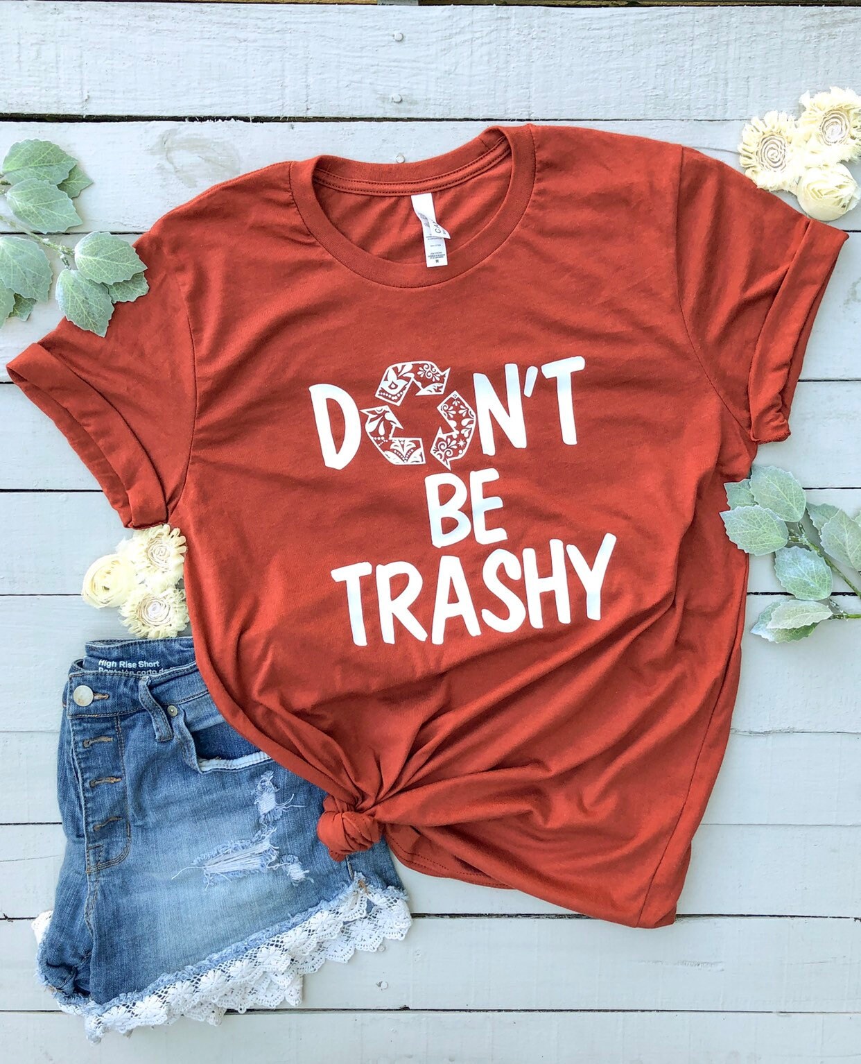 Don't Be Trashy Recycling Bella Canvas Damen T Shirt von FourWildArrowsCo