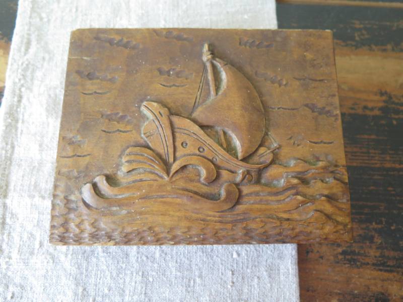 Vintage Holz Trinket Box Mit Segelschiff Verzierten Deckel Primitive Hand Geschnitzte Aufbewahrungsbox Schmuckschatulle @ 236-7 Vintage Holz Trinket Box Mit Segelschiff Verzierten Deckel Primitive Hand Geschnitzte Aufbewahrungsbox Schmuckschatulle @ 236-7 von FoxBoxMarket