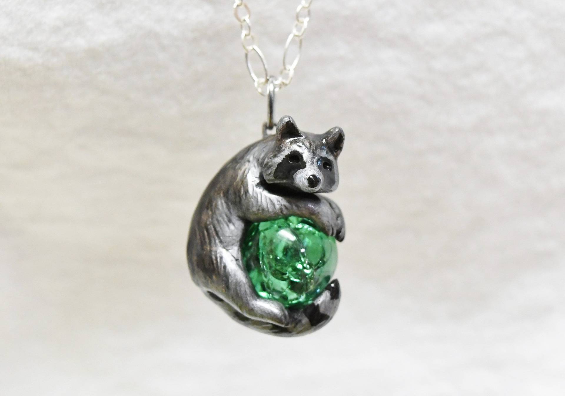 Waschbär-Halsketten-Anhänger Mit Benutzerdefinierte Farbe Gem Waschbär-Halsketten-Anhänger Mit Benutzerdefinierte Farbe Gem von FoxCraftCreations