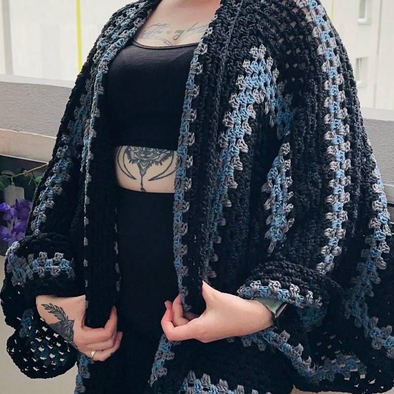 Gehäkelter Cardigan Handgemacht - Strickjacke Damen | Oversized Boho Handmade Kleidung Blau, Schwarz, Grau Hexagon von FoxKnotDesign