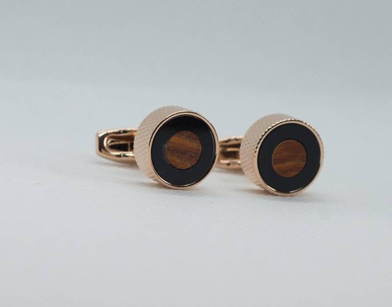 Massiver Messing Und Holz 18K Vergoldeter Manschettenknopf von FoxLinkDesign