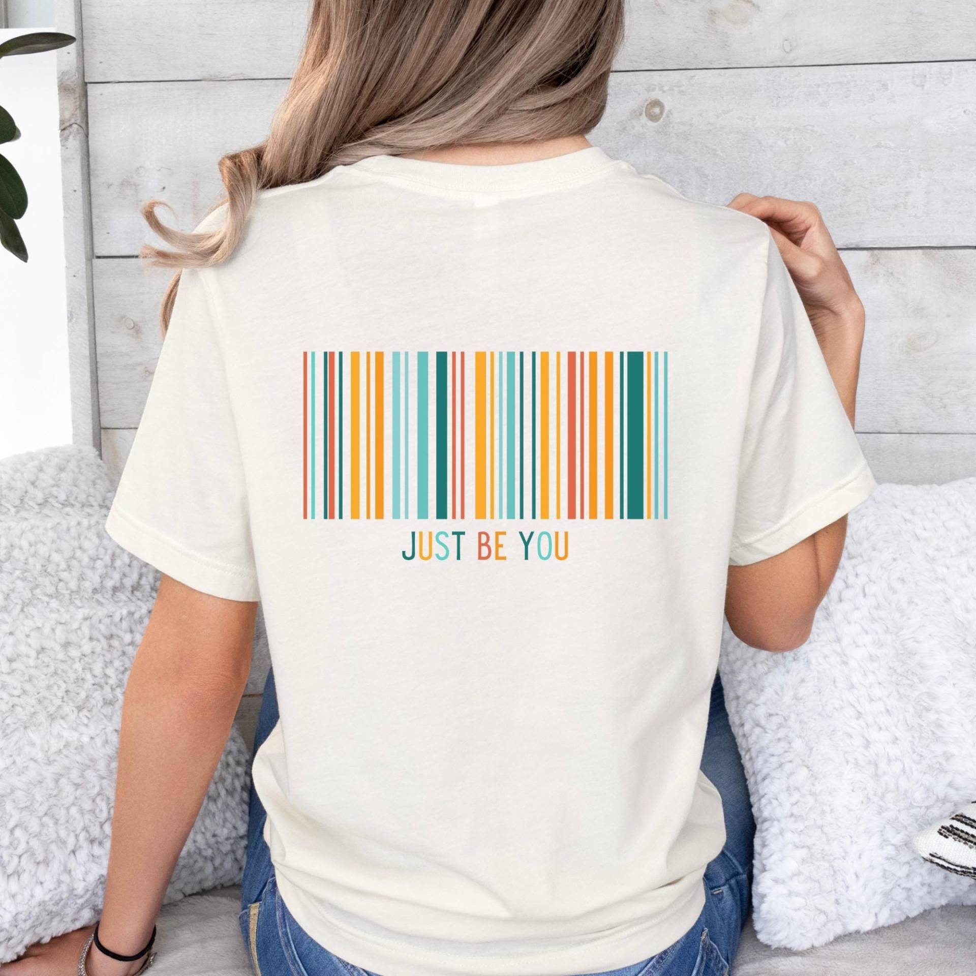 Foxwits Shirt Just Be You Natural T-Shirt Rückenprint Strichcode Statement Bella Canvas 3001 Unisex Pride Geschenk Mut Selbstliebe Foxwits Shirt Just Be You Natural T-Shirt Rückenprint Strichcode Statement Bella Canvas 3001 Unisex Pride Geschenk Mut Selbstliebe von FoxWits