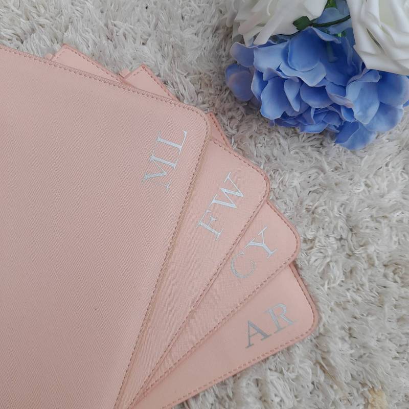 Personalisierte Brautjungfern Wristlet Clutch Bag Geschenkidee, Hochzeit Handgelenktasche, Vorschlag Box Filler Ideen, Monogramm Geschenke, Vegan von FoxandRainbow