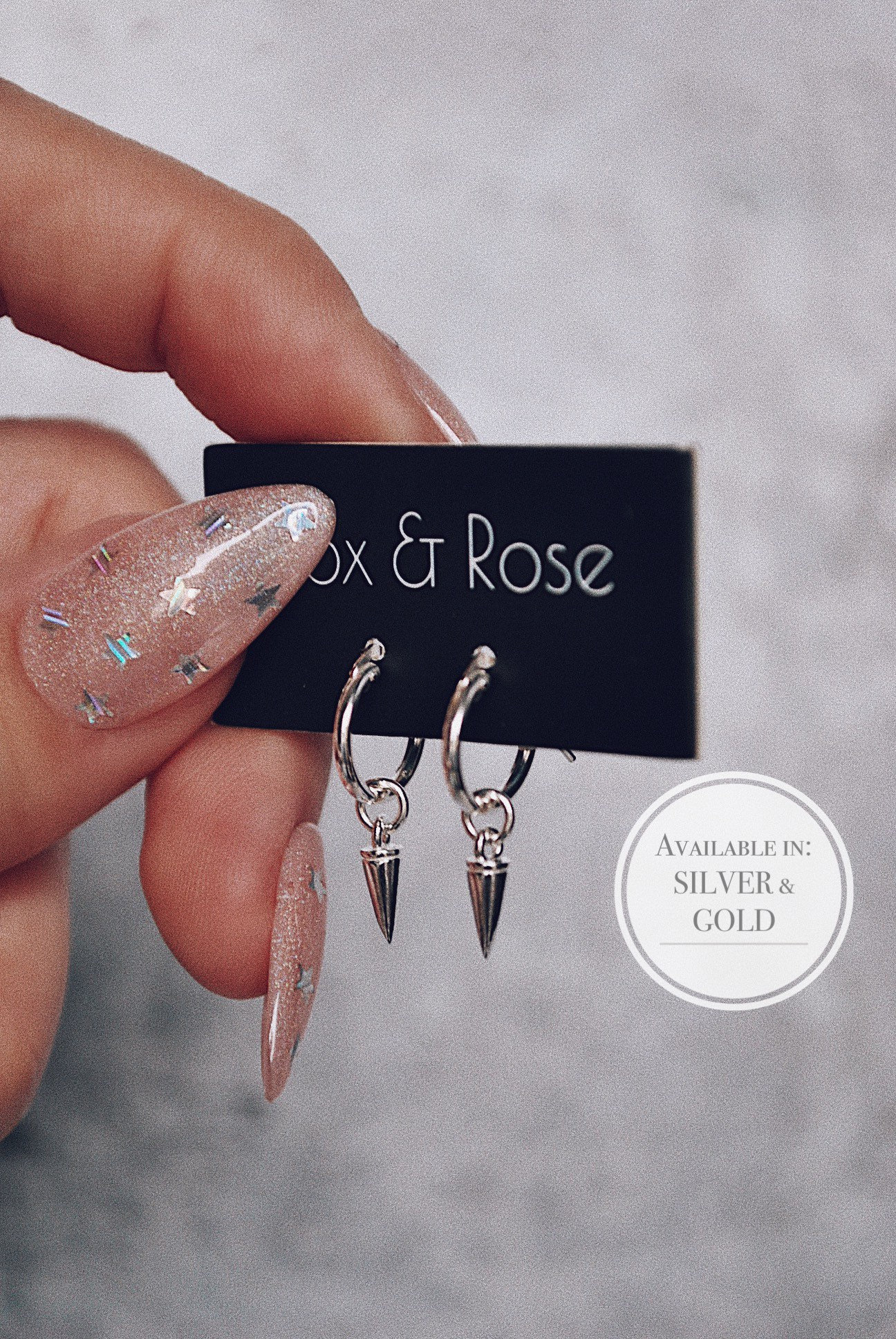 Spike Creolen, Kleine Charm Anhänger, Zierliche Kleine Creolen Mit Charme Spike Creolen, Kleine Charm Anhänger, Zierliche Kleine Creolen Mit Charme von Foxandrosethebrand
