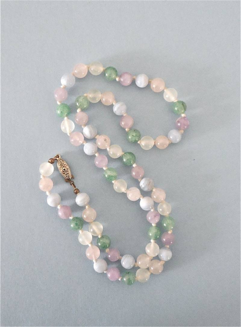 Pastell Quarz Rosa, Blau, Grün, Weiß, Violett Und Klare Perlenkette 24 Zoll Mit Verschluss | 1409 Pastell Quarz Rosa, Blau, Grün, Weiß, Violett Und Klare Perlenkette 24 Zoll Mit Verschluss | 1409 von FoxfireVintageJewelr