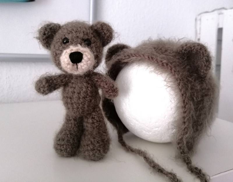 Flauschiger Teddy Bär Bärchen Gehäkelt Opt. Mit Baby Mütze Gestrickt Babyfotografie Set Newborn Props von FoxyShopNewbornProps
