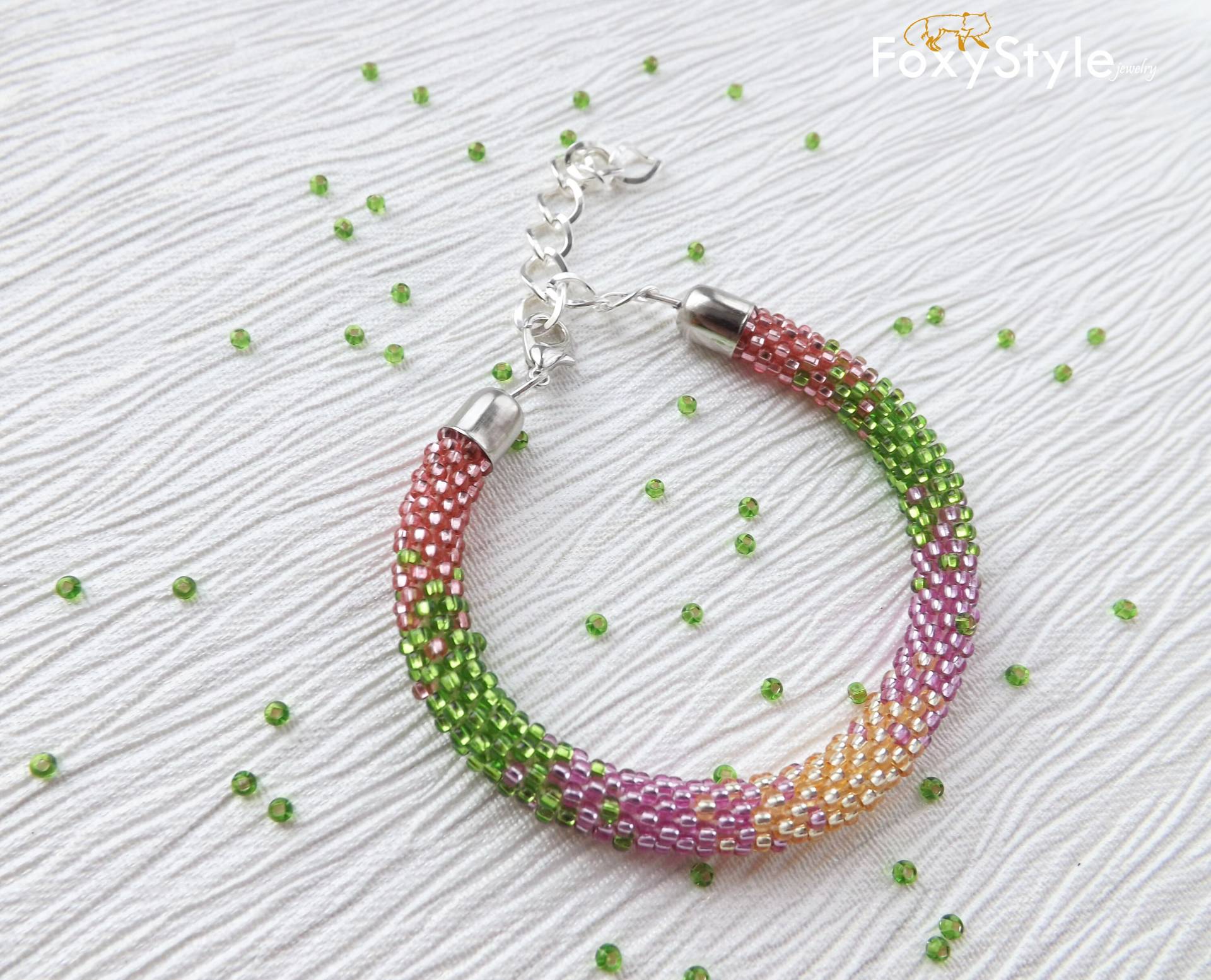 Regenbogen Samen Perle Armband, Verstellbare Armband Frauen, Häkeln Freundschaft Boho Frühling von FoxyStyleJewelry