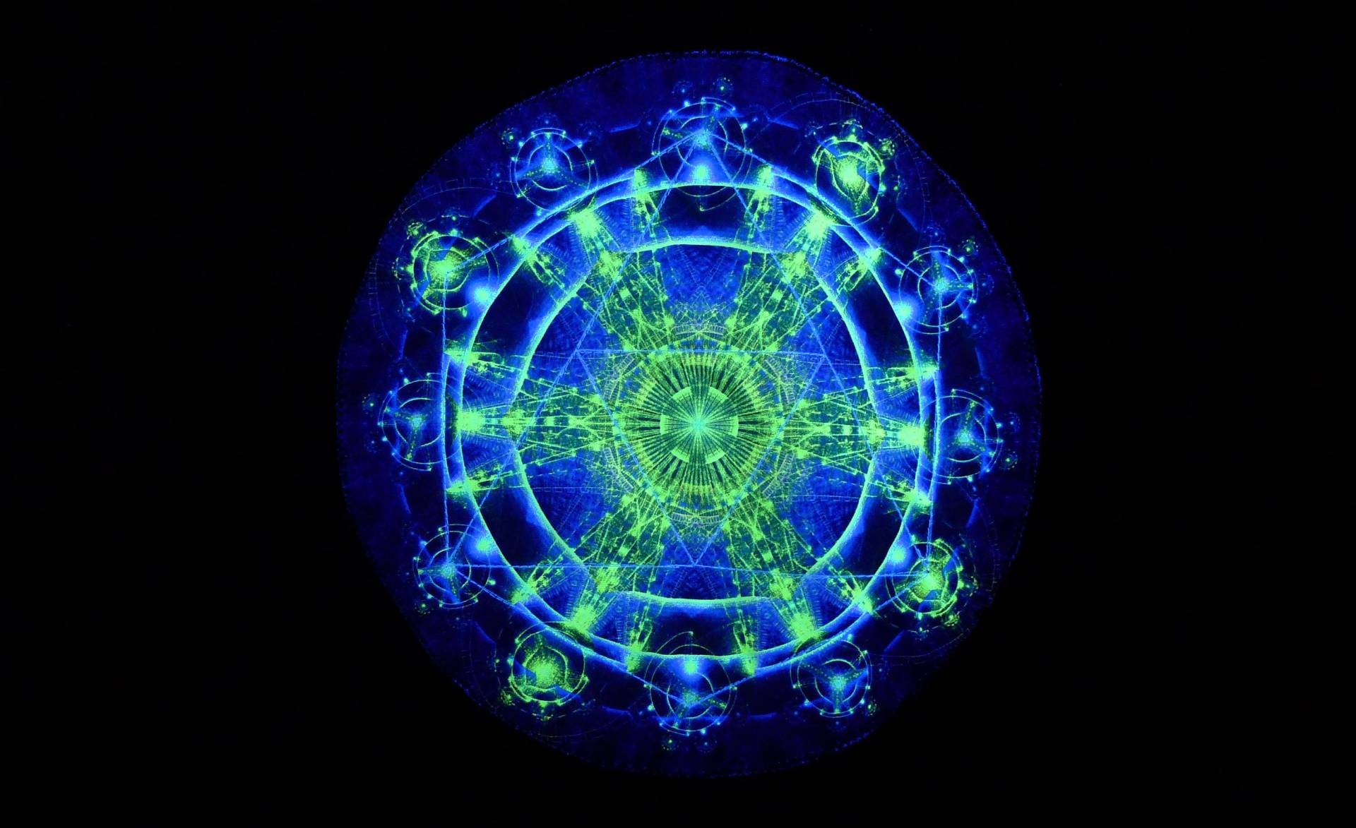 Schwarzlicht Fraktal Shirt Uv Psychedelic Neon Tinte - Blau Und Gelb Cyber Fluoreszierend Schwarzlicht Fraktal Shirt Uv Psychedelic Neon Tinte - Blau Und Gelb Cyber Fluoreszierend von FractalGlowSF