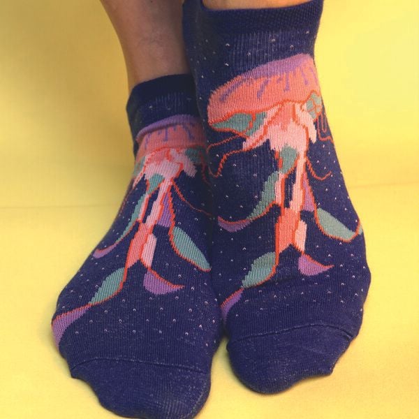 Fräulein Prusselise Medusa Sneaker Socke, blau, Qualle, Sea, bunt gemustert Fräulein Prusselise Medusa Sneaker Socke, blau, Qualle, Sea, bunt gemustert von Fräulein Prusselise