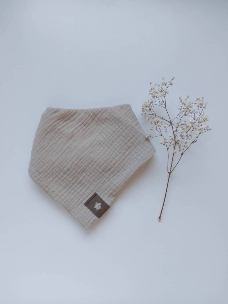 Bezauberndes Musselintuch in Beige/stein - Verschluss Mit Druckknopf von FraeuleinFrauke