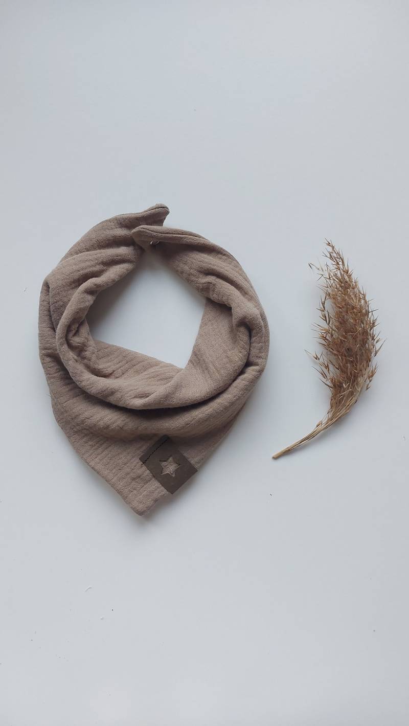 Bezauberndes Musselintuch in Schlamm - Verschluss Mit Druckknopf von FraeuleinFrauke