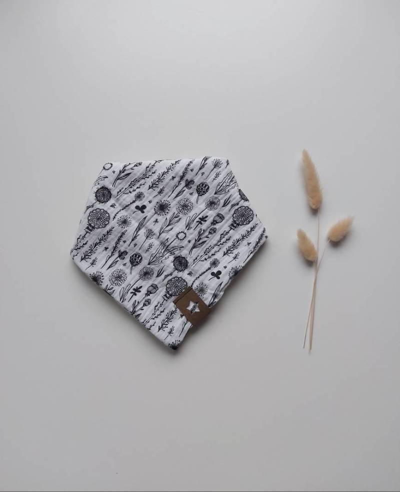 Bezauberndes Musselintuch in Weiß Mit Blumen ... Druckknopf von FraeuleinFrauke