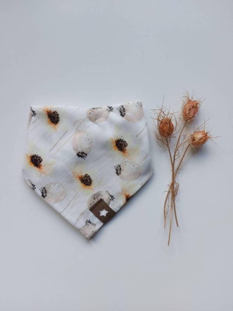 Bezauberndes Musselintuch in Weiß Mit Mohnblumen - Verschluss Druckknopf Bezauberndes Musselintuch in Weiß Mit Mohnblumen - Verschluss Druckknopf von FraeuleinFrauke