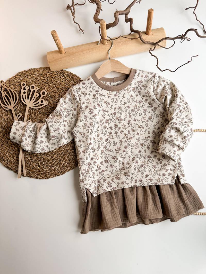 Sweater Mädchen Volant Rüschen Pullover Blumen Kleid Gr. 98 Fräulein Goldstück von FraeuleinGoldstueck