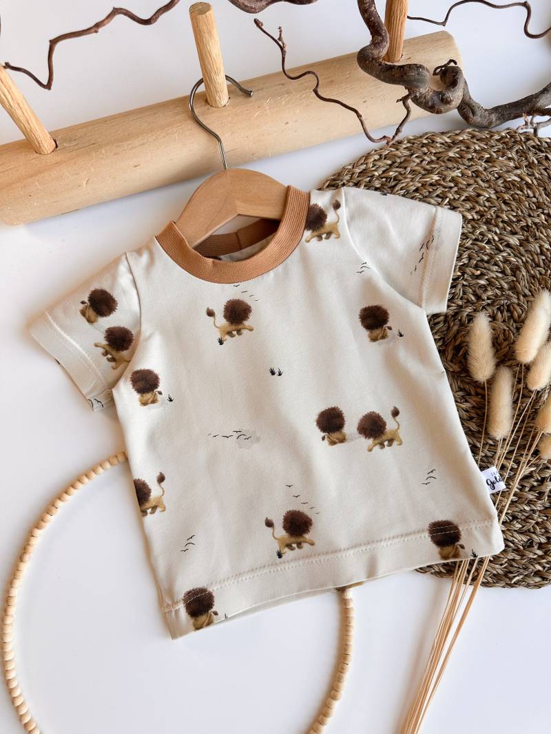 T-Shirt Mit Löwen Kinder Shirt Löwe T Für Jungs Schlicht Gr. 62 Fräulein Goldstück von FraeuleinGoldstueck