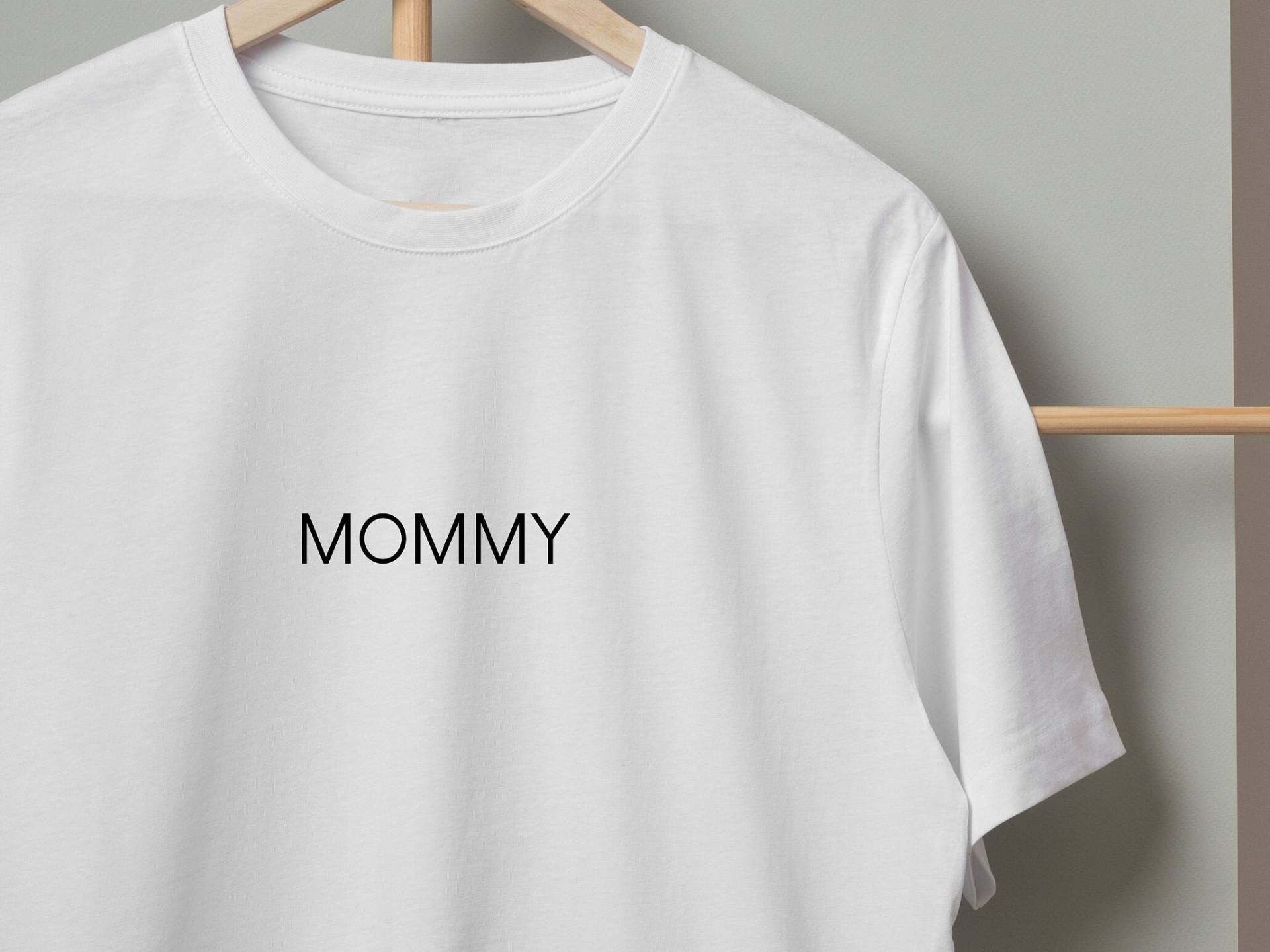 Bügelbild Mommy in Schwarz Und Weiß, Plott Zum Aufbügeln Auf Alle Gängigen Textilien, Patch Für Shirts Pullover von FraeuleinJaeger