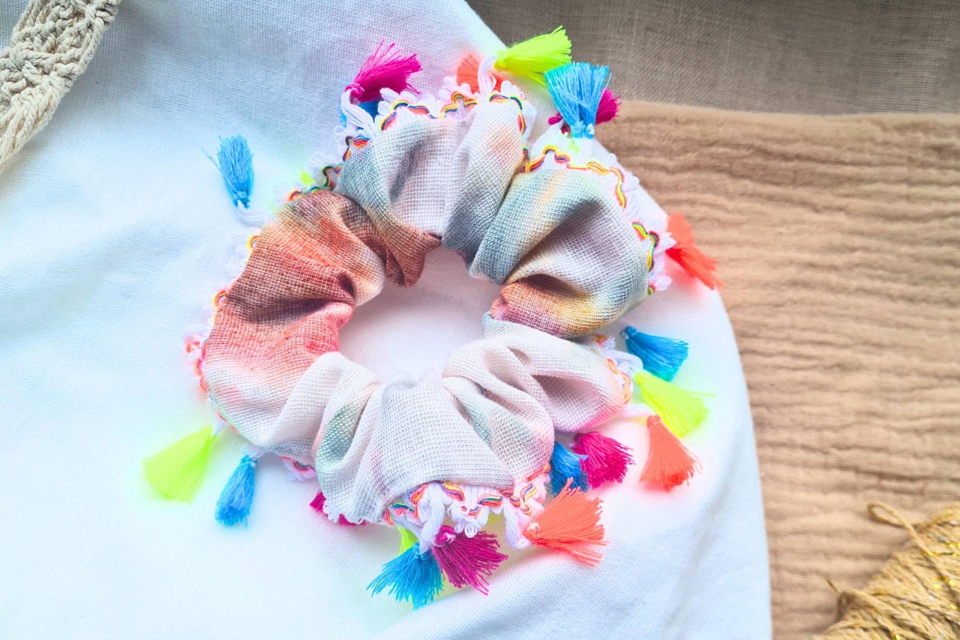 Scrunchie Batik Tie Dye Haargummi Neon Ethno Ibiza Pink Gelb Orange Blau Haarband Zopfgummi Handmade Deutschland Freundin Geschenk Frühling Scrunchie Batik Tie Dye Haargummi Neon Ethno Ibiza Pink Gelb Orange Blau Haarband Zopfgummi Handmade Deutschland Freundin Geschenk Frühling von FraeuleinLenaLaden