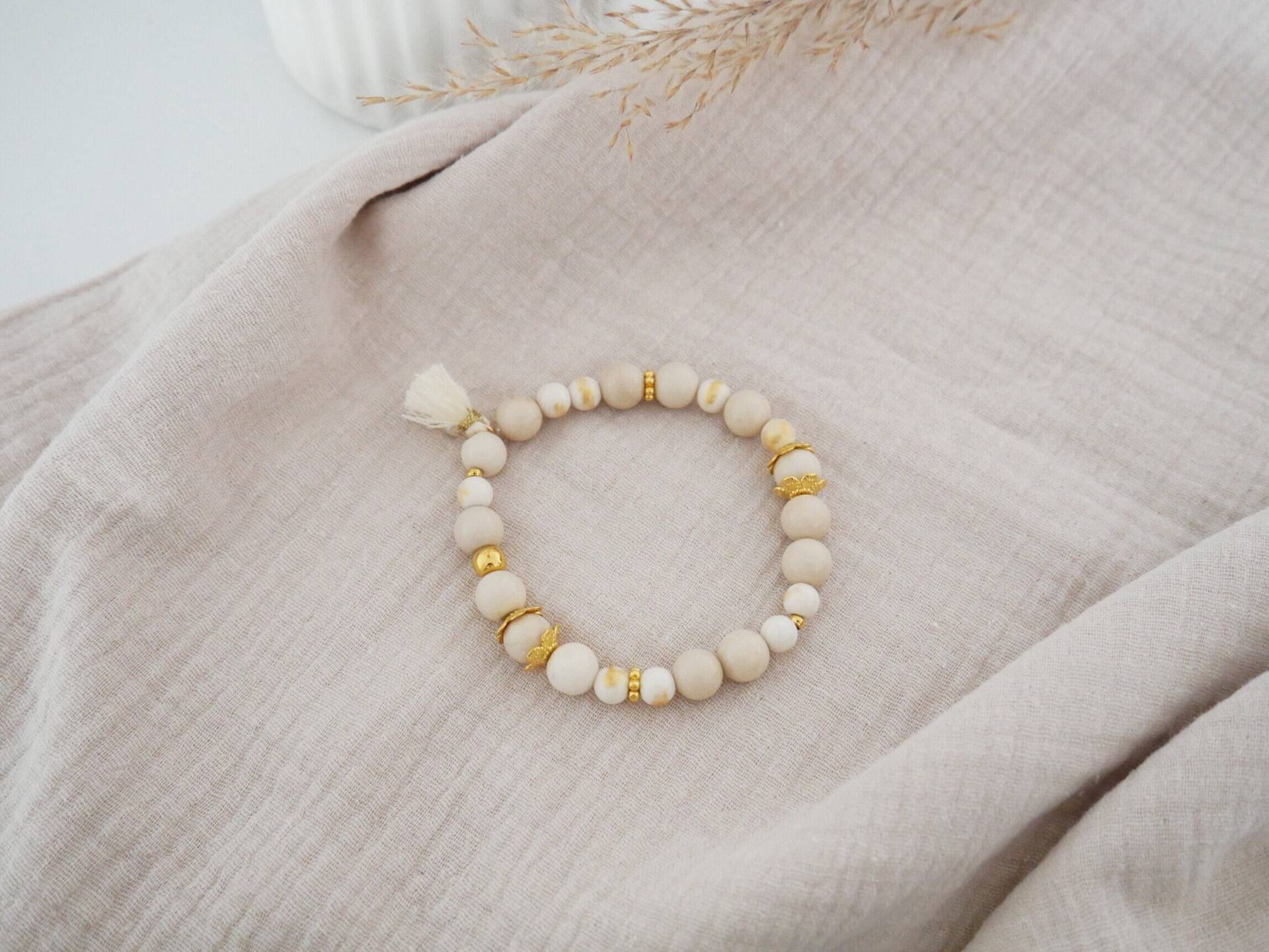 Naturstein Armband Personalisierbar Mit Buchstabe, Name Creme Naturstein Armband Personalisierbar Mit Buchstabe, Name Creme von FraeuleinLottiShop