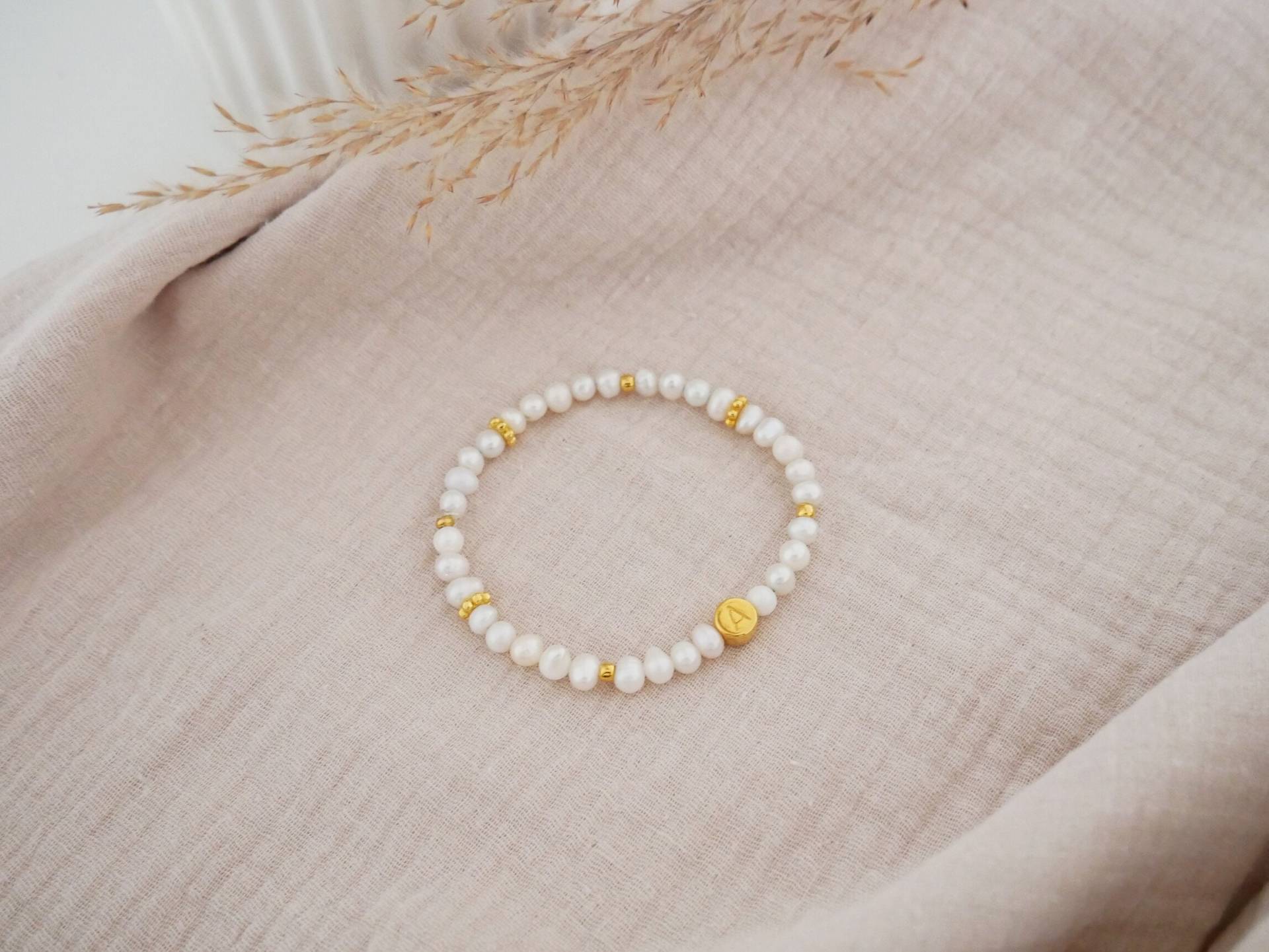Süßwasser Armband Personalisierbar Mit Buchstabe, Name Süßwasser Armband Personalisierbar Mit Buchstabe, Name von FraeuleinLottiShop