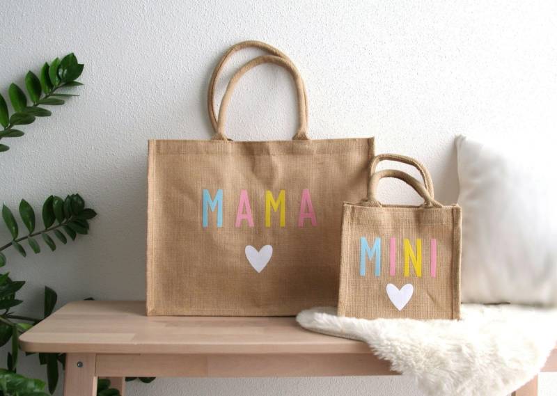 Jutetaschen Set - "Mama" & "Mini" | Partnerlook Taschen|Mama Tochter Taschen| Geschenk Mutter Kind Jutetaschen Set - "Mama" & "Mini" | Partnerlook Taschen|Mama Tochter Taschen| Geschenk Mutter Kind von FraeuleinMagnolia