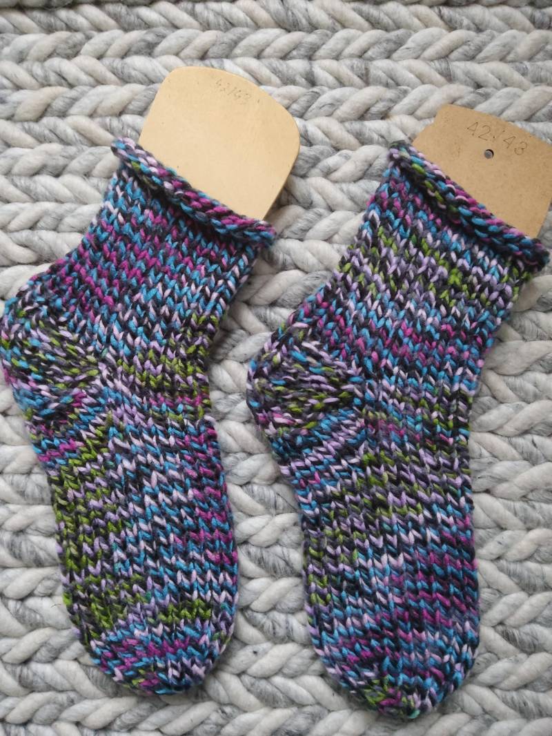 Selbstgestrickte Dicke Socken Größe 42/43 von FraeuleinMaschenhaft
