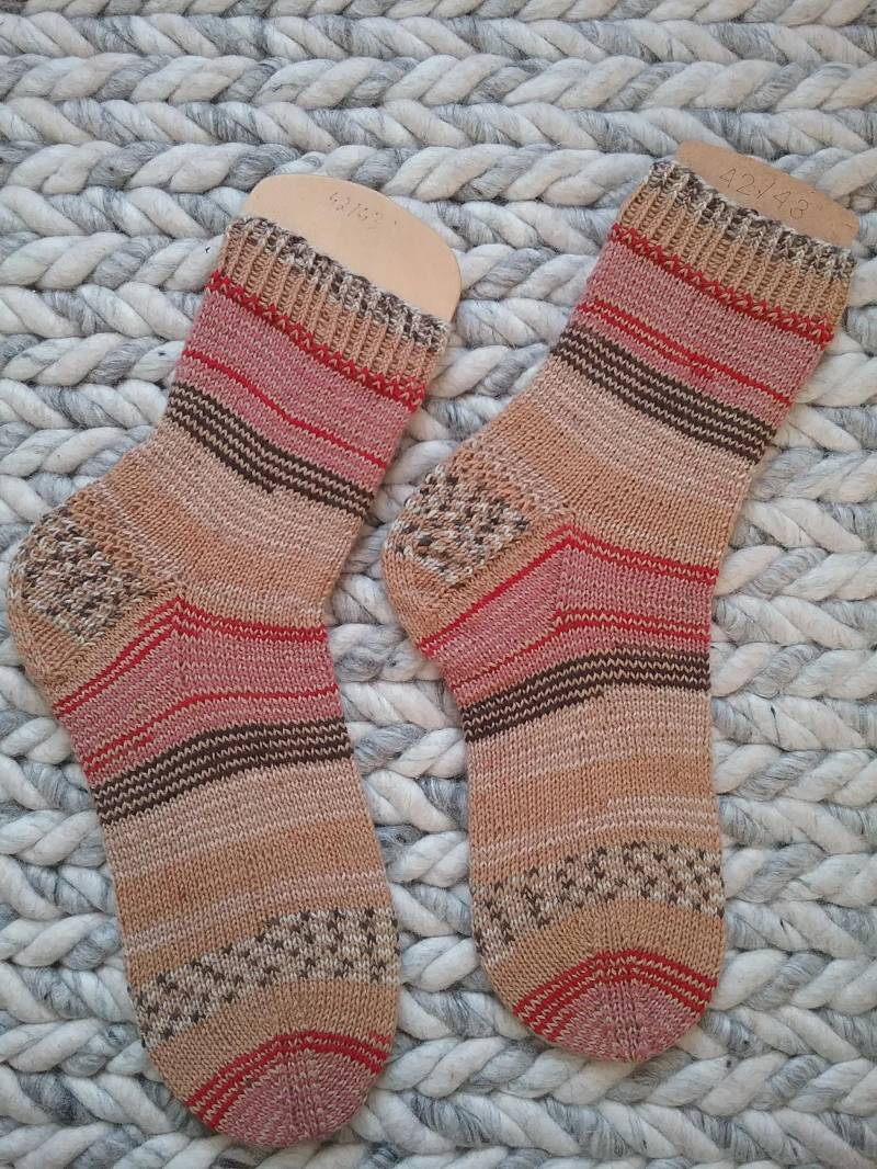 Selbstgestrickte Socken Größe 42/43 von FraeuleinMaschenhaft