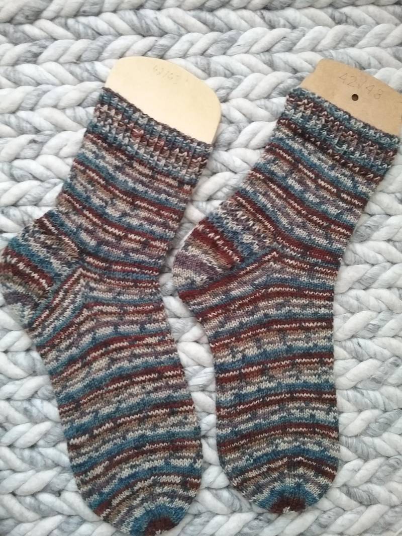 Selbstgestrickte Socken Größe 42/43 von FraeuleinMaschenhaft