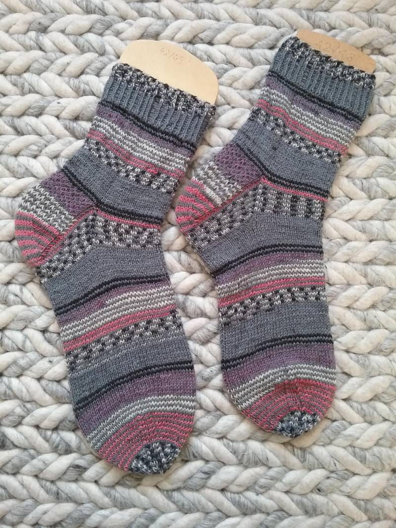 Selbstgestrickte Socken Größe 42/43 von FraeuleinMaschenhaft
