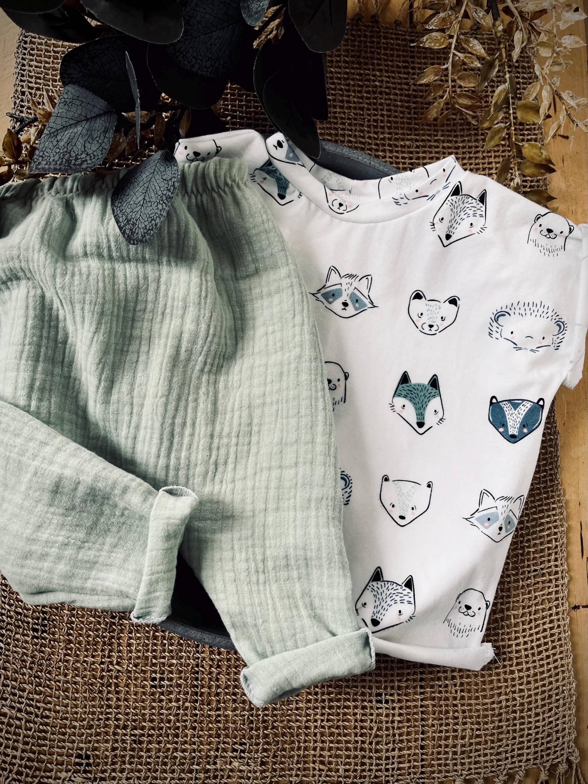 Baby Outfit Set Aus Musselin Und Jersey - Fuchs & Freunde Handgemacht Baby Outfit Set Aus Musselin Und Jersey - Fuchs & Freunde Handgemacht von FraeuleinPieksig