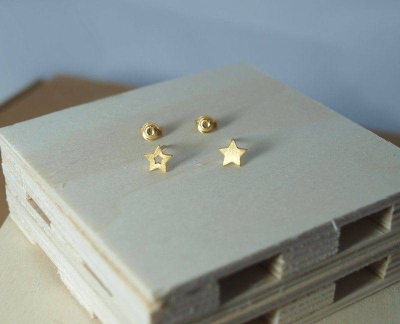 Mismatched Stern Ohrstecker Mix Und Match Kleine Sterling Silber Offene Volle Stern-Geschenk Für Sie von FragkiskiDesigns