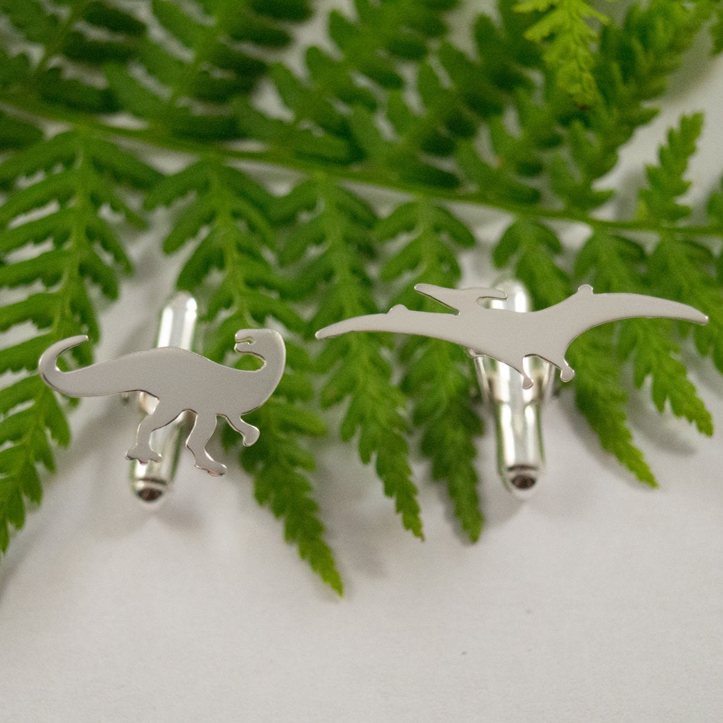 Silber Dinosaurier Manschettenknöpfe Ein Paar Dryptosaurus Und Pterodactyl Manschettenknöpfe Aus Recyceltem Sterlingsilber Silber Dinosaurier Manschettenknöpfe Ein Paar Dryptosaurus Und Pterodactyl Manschettenknöpfe Aus Recyceltem Sterlingsilber von FragmentDesignsEtsy