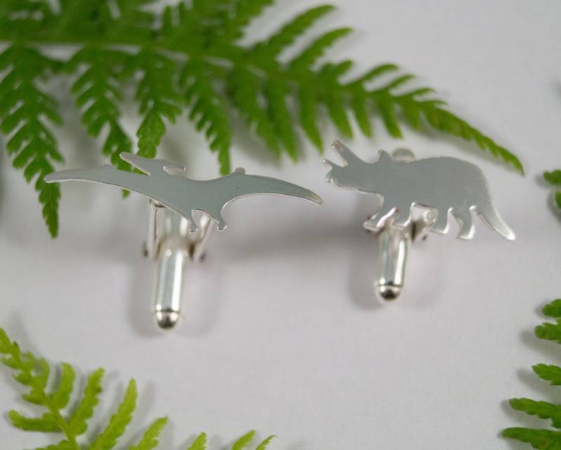 Silber Dinosaurier Manschettenknöpfe Ein Paar Triceratops Und Pterodactylus Förmige Eco Manschettenknöpfe von FragmentDesignsEtsy
