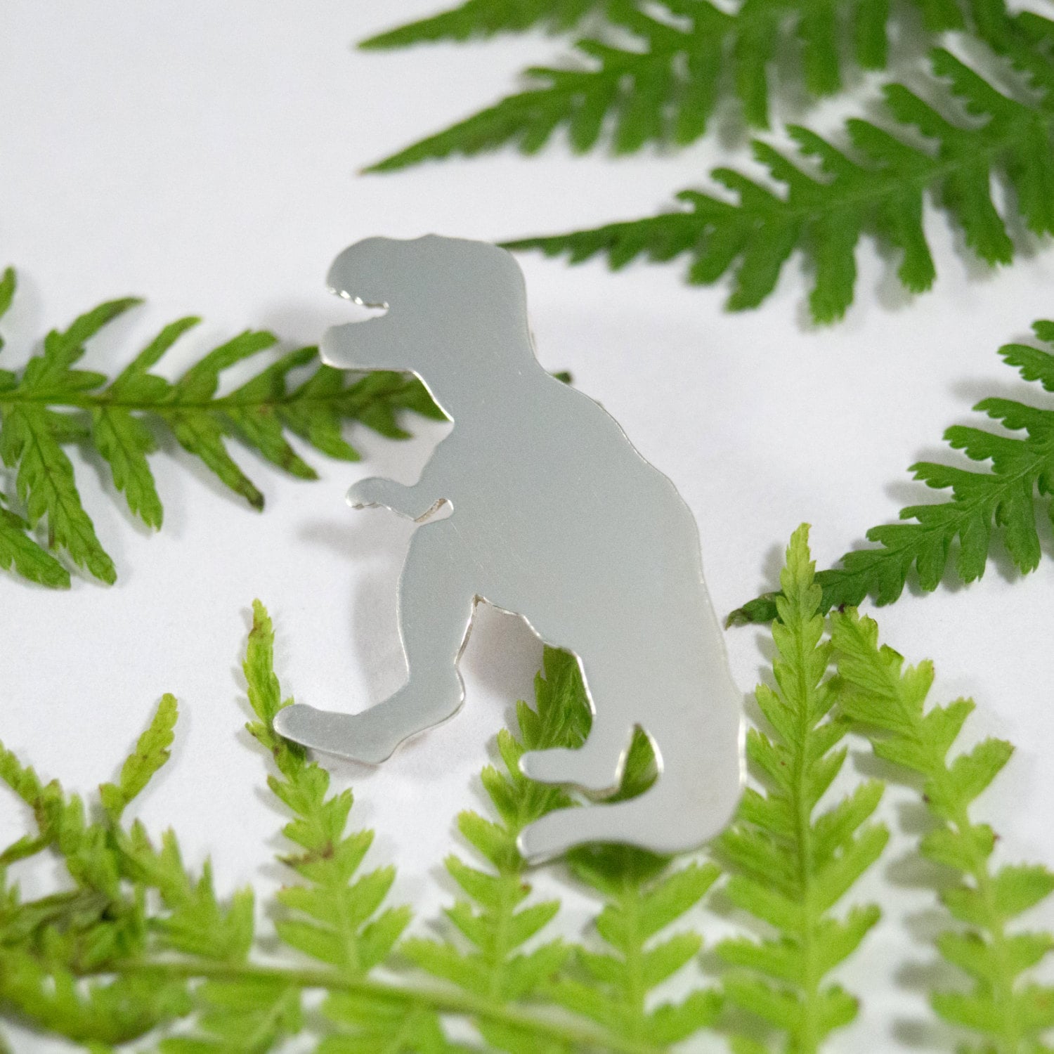 Sterling Silber T-Rex Pin Ein Furchteinflößender Tyrannosaurus Rex in Sterlingsilber von FragmentDesignsEtsy