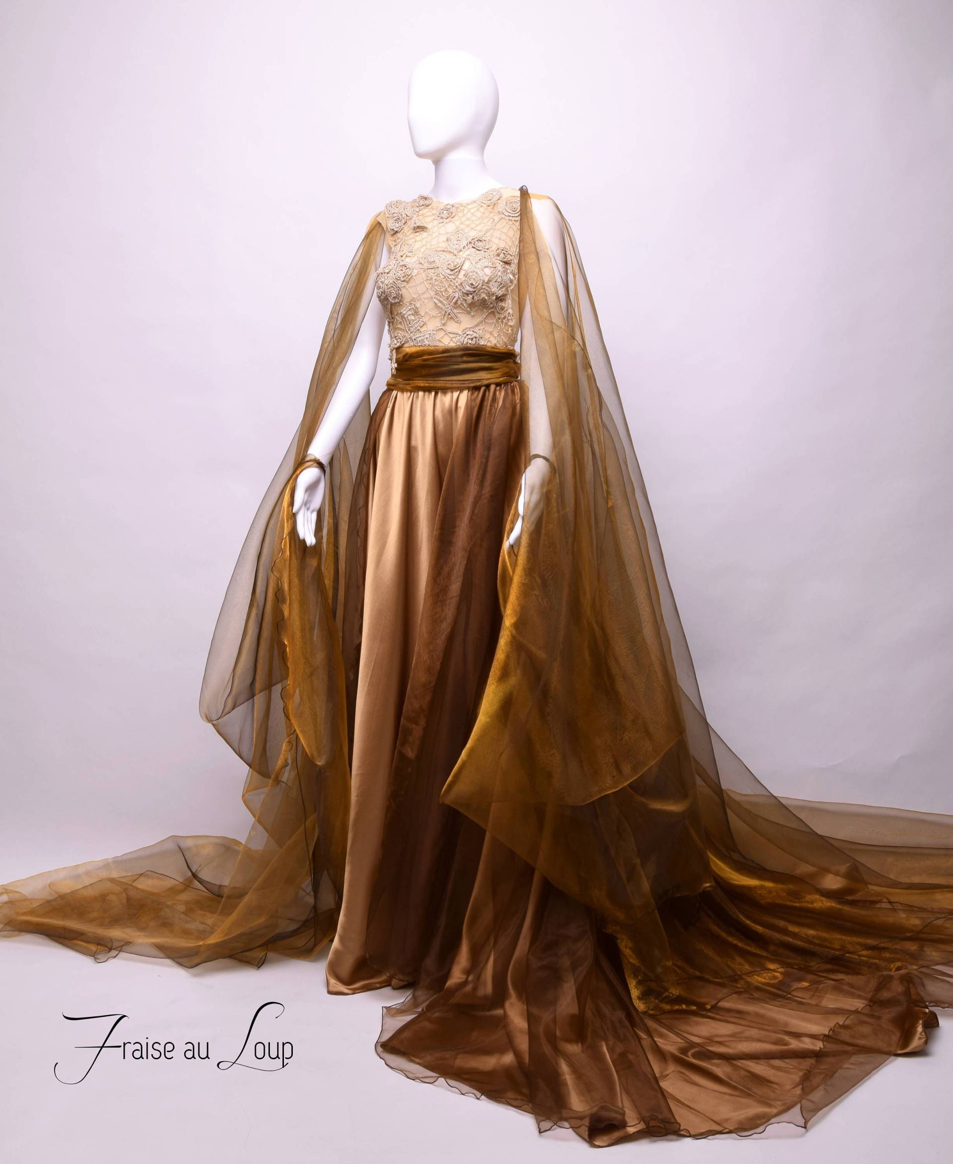 Cassiopee Kleid - Abendkleid Abschlussball Gala Festival Gold Spitze Fantasieschleier von FraiseauLoupCostumes