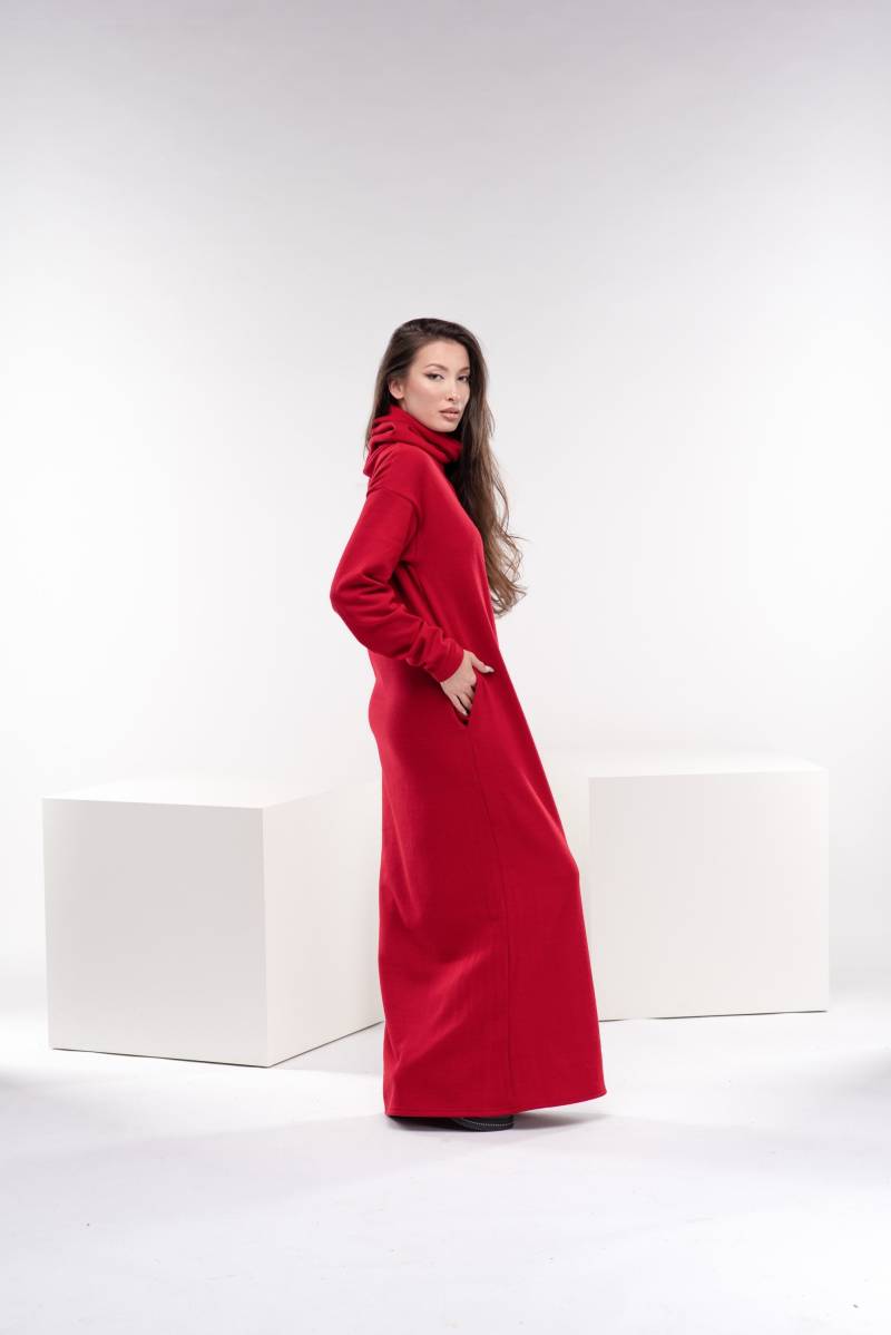 Langes Rotes Strickkleid, Winter Maxi Kleid, Wolle Bodenlanges Rollkragen Herbstkleid, Warmes Pullover Kleid von Fraktura