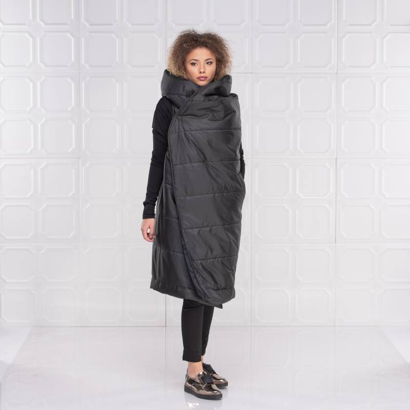 Schwarze Frauen Weste, Steppenmantel, Kapuzenweste, Wintermantel von Fraktura