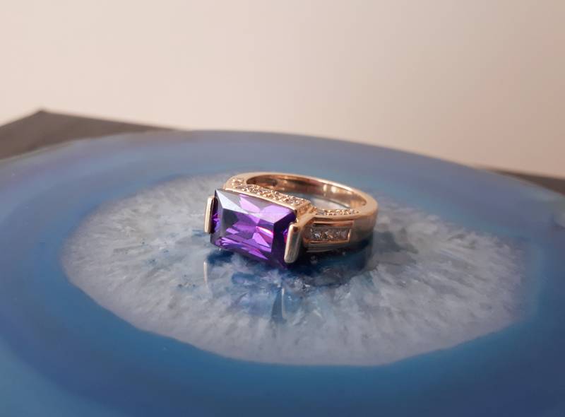 Vintage Gold Über Sterling Silber Vermeil Lila Klar Cubic Zirkon Ring Größe 7 3/4 Rg2 von FralaVintage