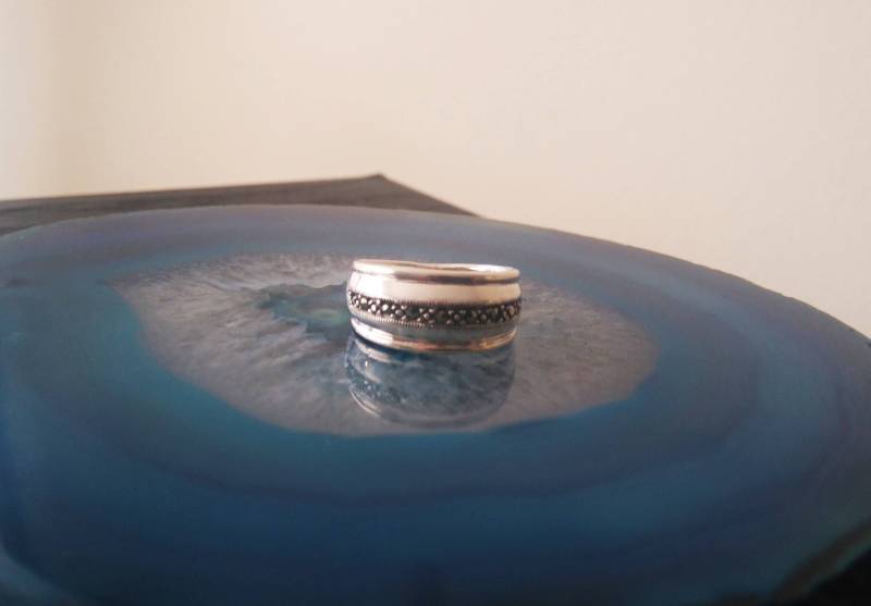 Vintage Markasit Bandring Sterling Silber Gr. 6 Modernist Rg2 von FralaVintage