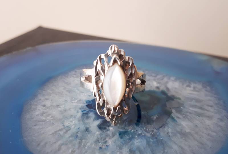 Weißer Vintage Perlmutt Sterling Silber Ring, Mop, Größe 6 Rg5 von FralaVintage