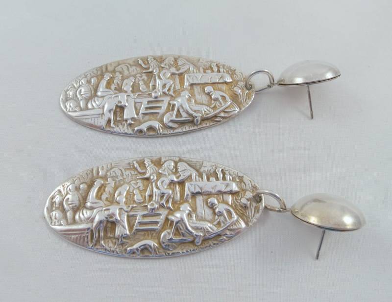 Fabelhafte Lange Sterling Silber Repousse Ohrstecker von Framarines
