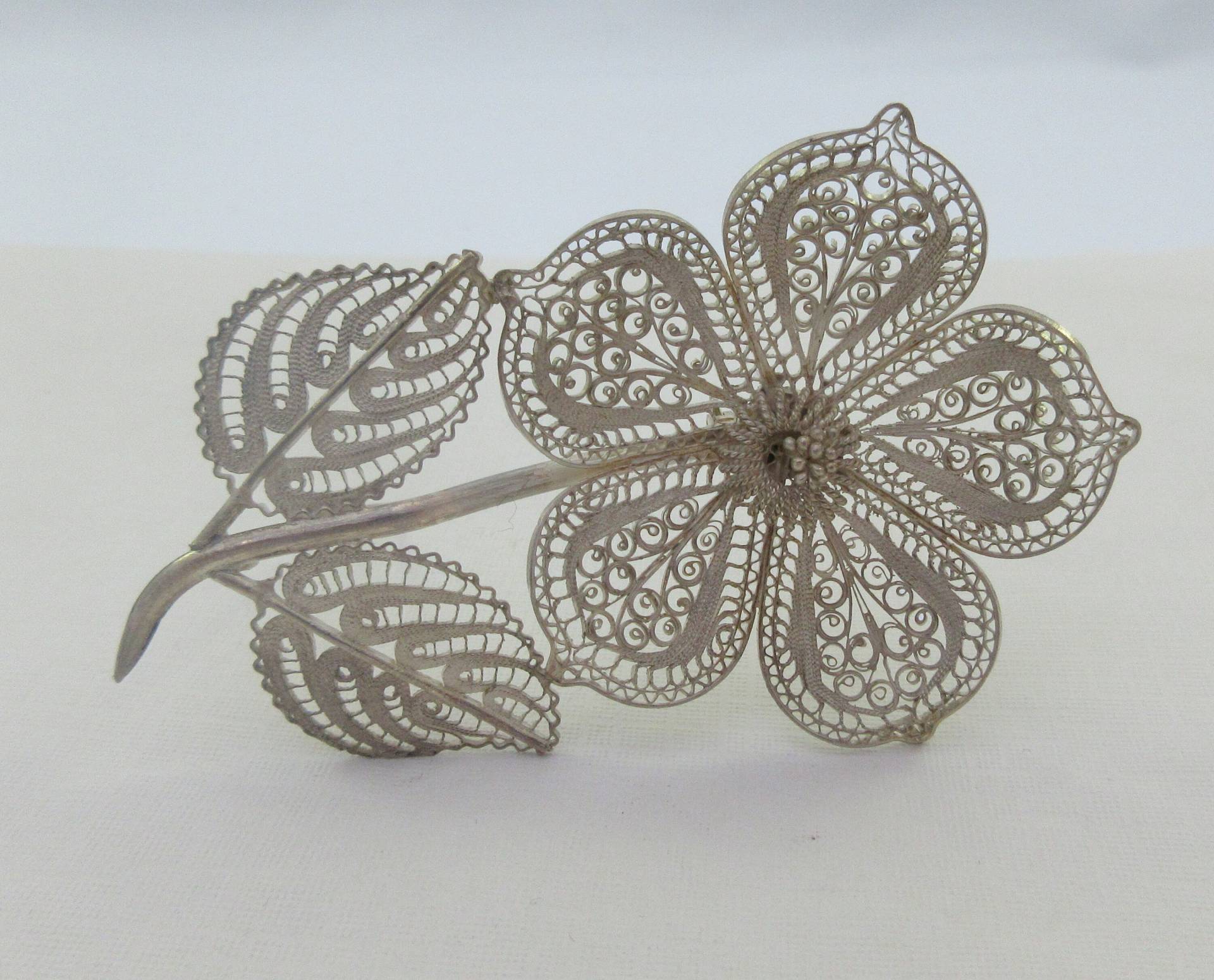 Mexiko Große Sterling Silber Filigrane Blumen Brosche Mexiko Große Sterling Silber Filigrane Blumen Brosche von Framarines