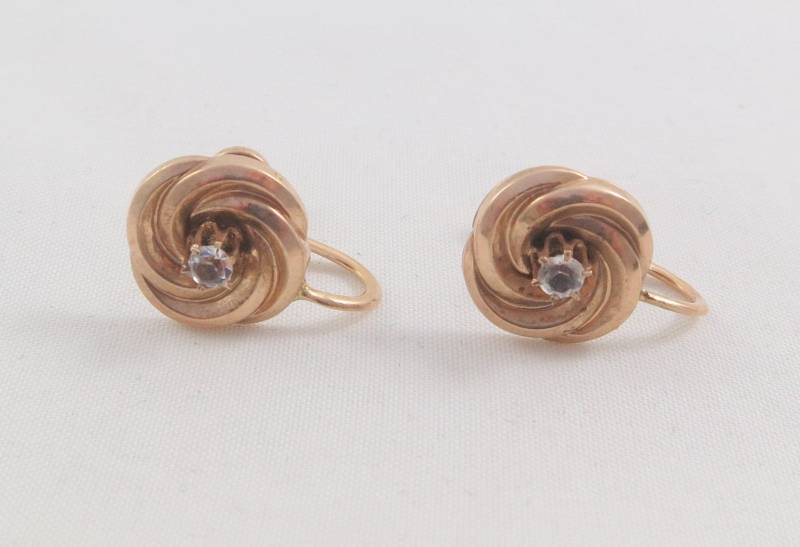 Signierte Bda 10K Gelb Gold Swirls White Strass Screw Back Ohrringe von Framarines