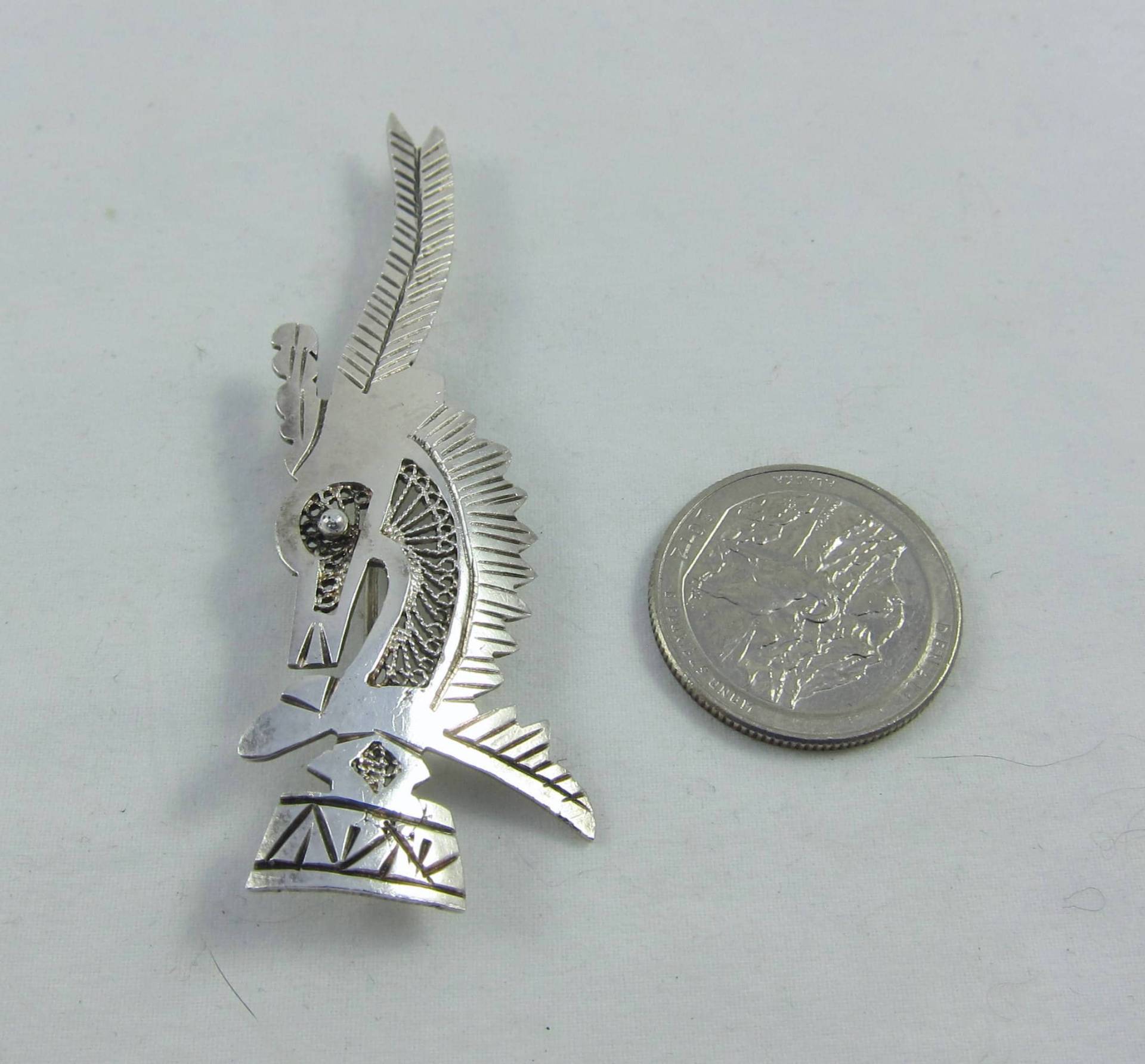 Silber Sterling Stilisierte Filigrane Gefiederte Pferd/Schachfigur Ritter - Art Deco Stil Brosche Pin C Verschluss von Framarines