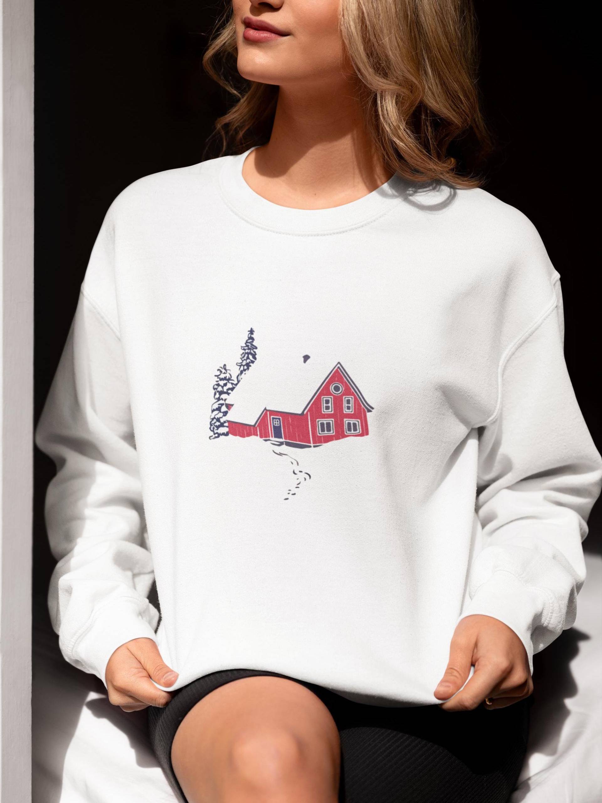 Winter Hütte Sweatshirt, Super-Weichem Sweatstoff, Schwedenhaus, Weihnachtsgeschenk, Printed in Germany von FrameFabric