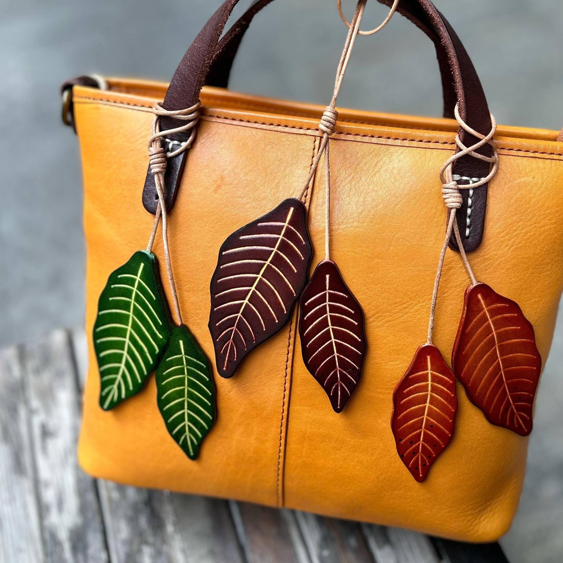 Autumn Leaf Bag Charm, Cowhide Gradient Car Pendant, Artistic Creative Keychain Gift Autumn Leaf Bag Charm, Cowhide Gradient Car Pendant, Artistic Creative Keychain Gift von FranMatts