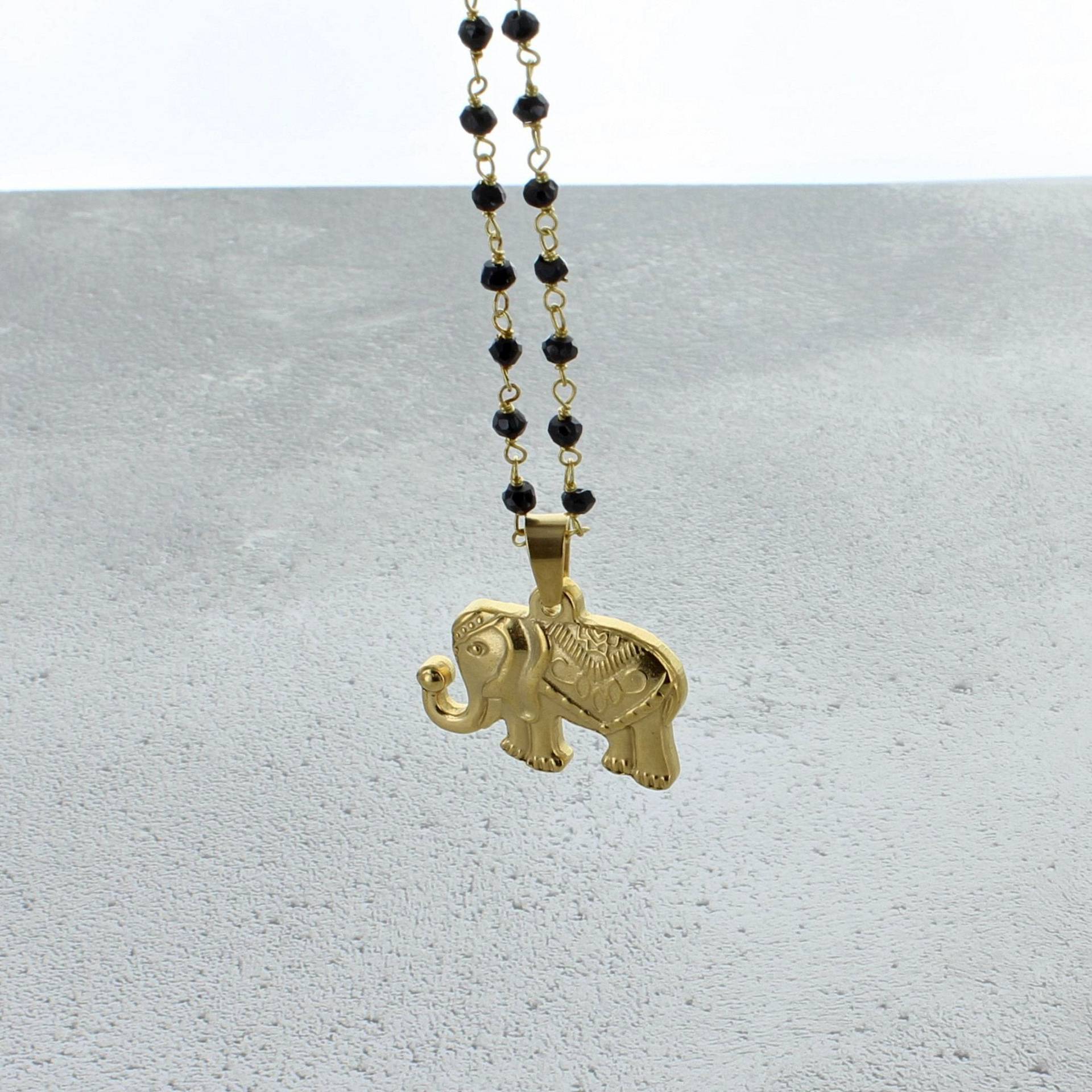 Elefant Spinnel Geschichtet Halskette von FrancescaRossiDesign