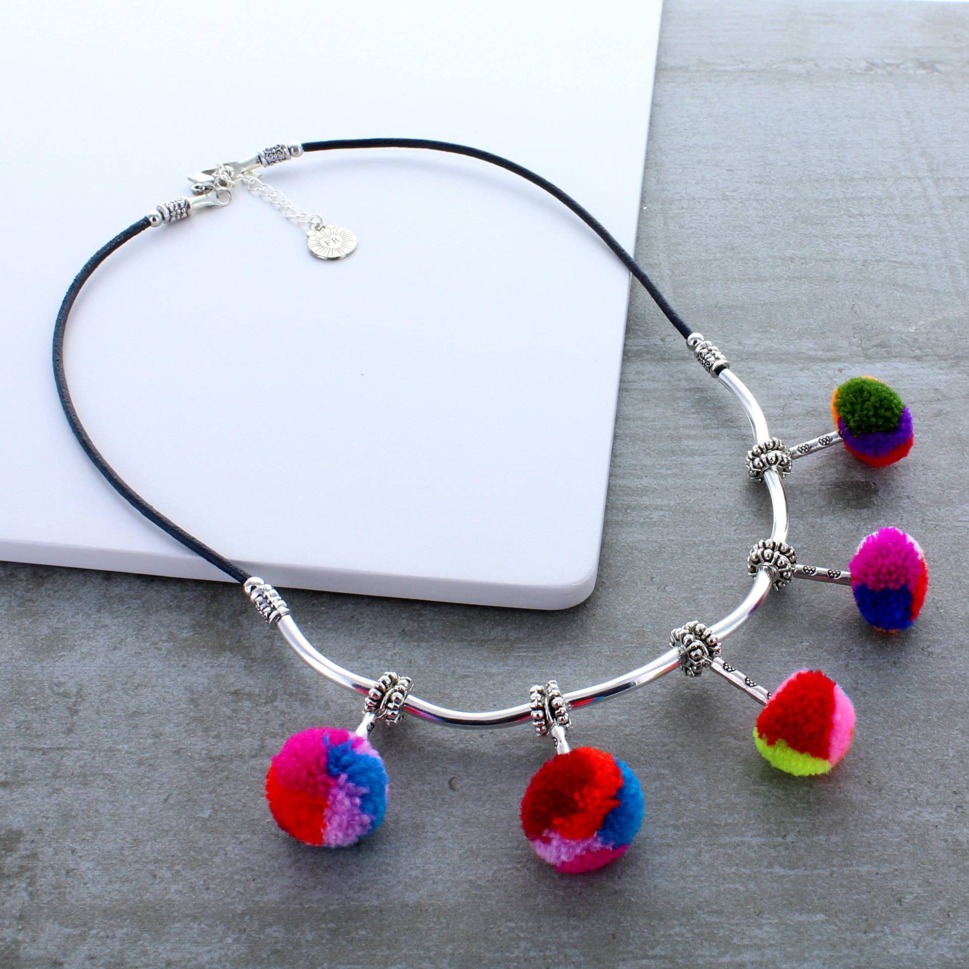 Pom Noodle Statement Halskette von FrancescaRossiDesign