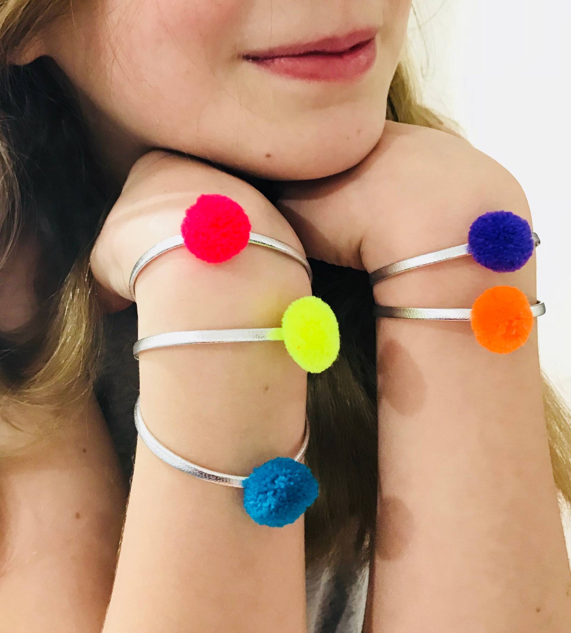 Pom-Pom-Leder-Armband von FrancescaRossiDesign