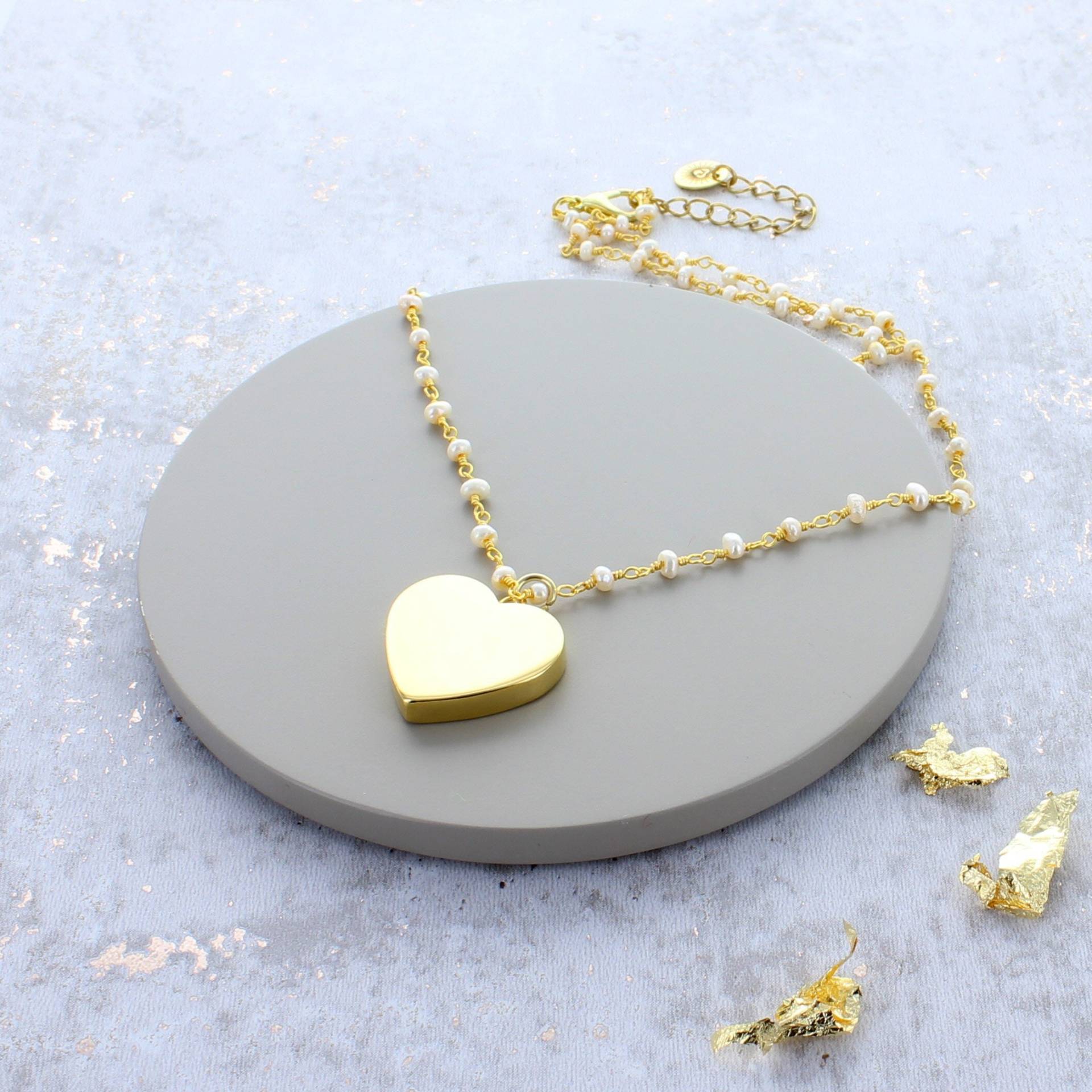 Vergoldete Herz Charm Perlenkette von FrancescaRossiDesign