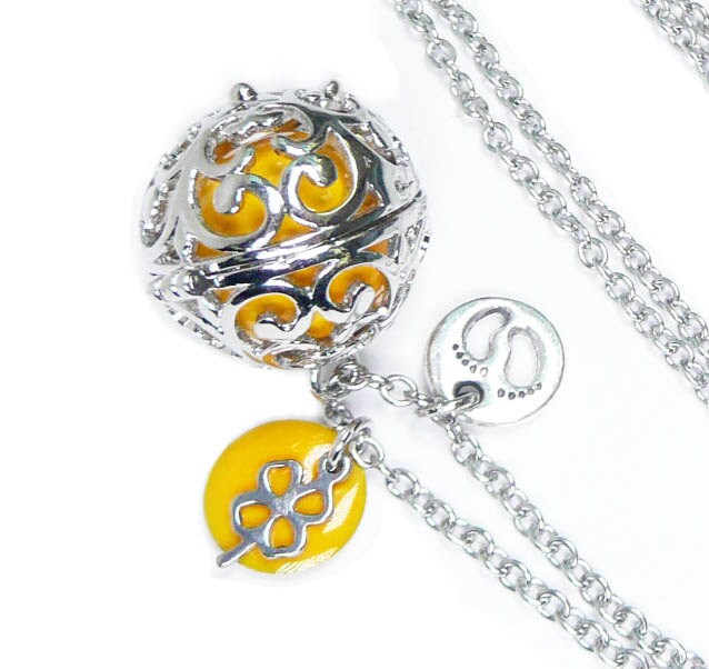 Schöpfer Schwangerschaft Bola, Bola Silber, Pearl Pailletten Gelb Senf Und Kleine Füße, Juwel Schwangere Frau von FrancoiseCreations